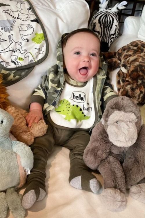 Ultimate Guide on the Right Amount of Newborn Clothes to Buy