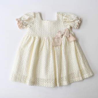 Robe en dentelle au charme intemporel pour fille