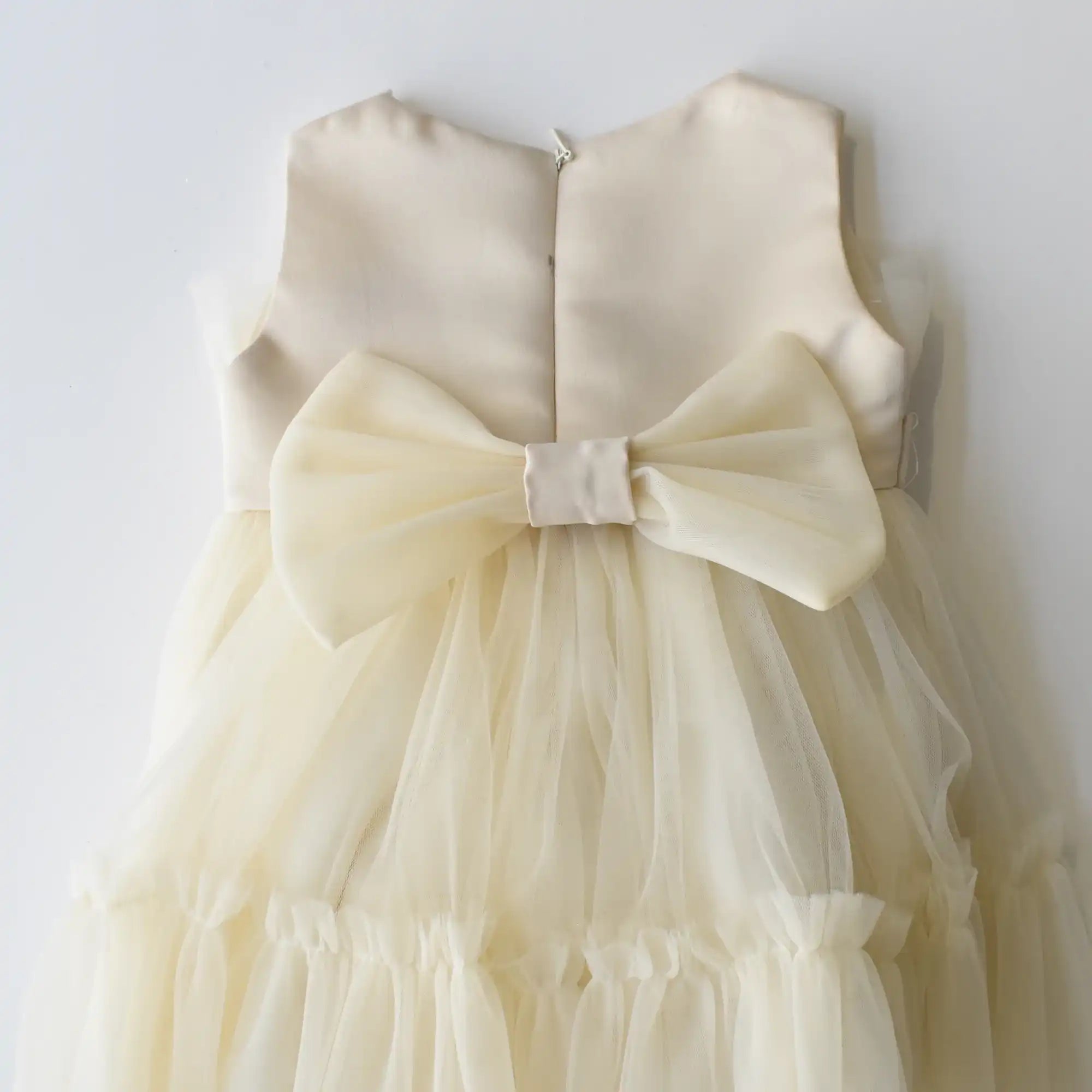Robe bébé délicate à motif marguerites
