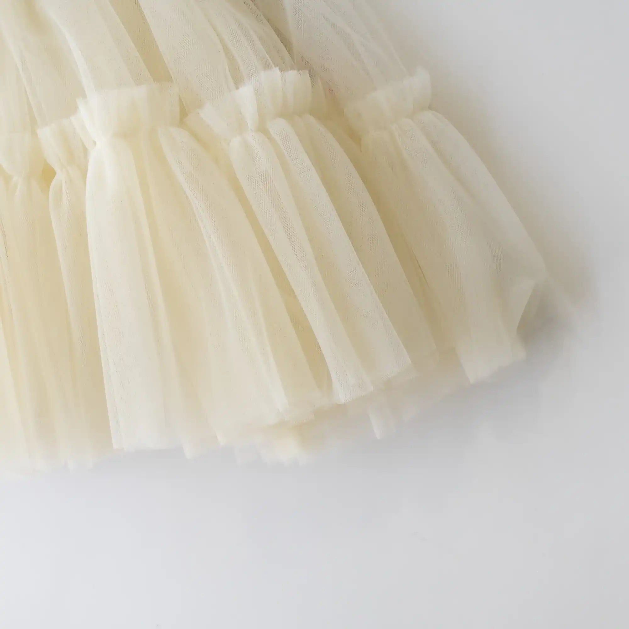Robe bébé délicate à motif marguerites