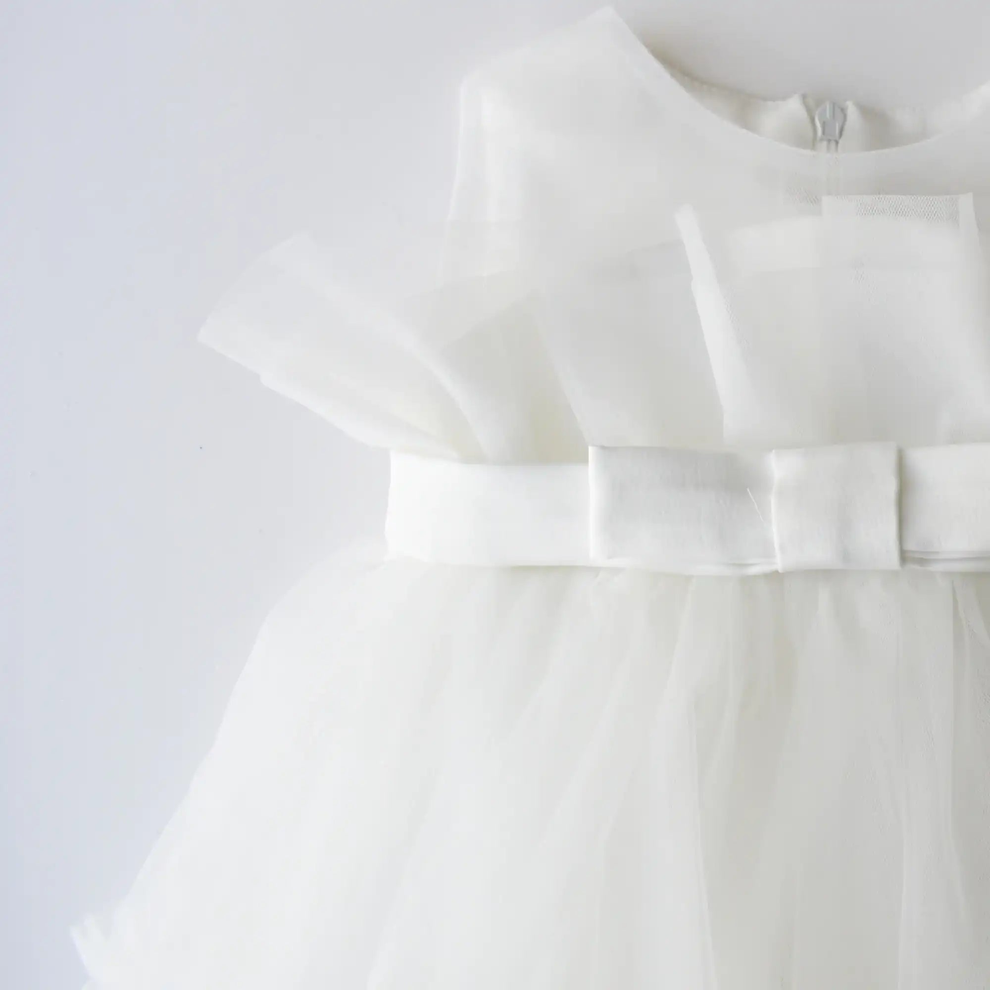 Robe bébé délicate à motif marguerites