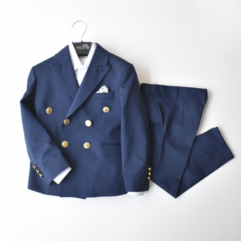 Costume garçon à boutons dorés