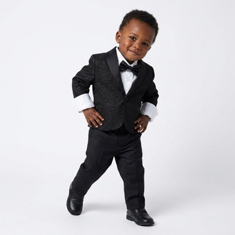 Le costume formel pour garçons de la cérémonie du bébé